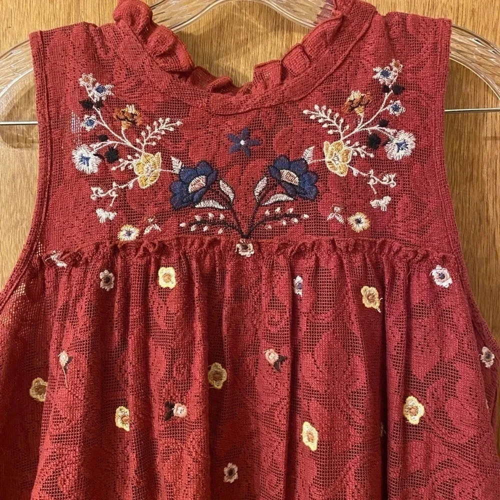 Francesca’s M mi ami Rust Sleeveless Lace Embroidered Tiered Doll Dress - Picture 3 of 10